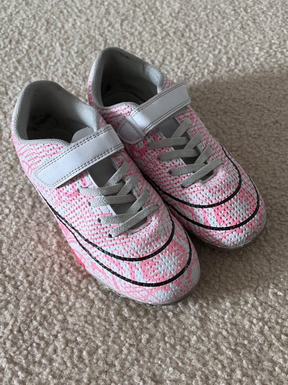 Little girl turf shoes- size 1
